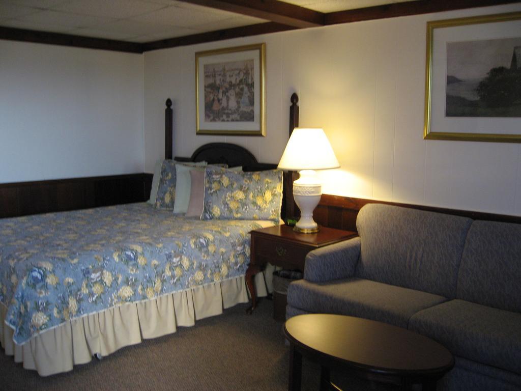 Sea Whale Motel Middletown Buitenkant foto
